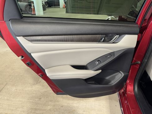 Used 2019 Honda Accord Touring image 15