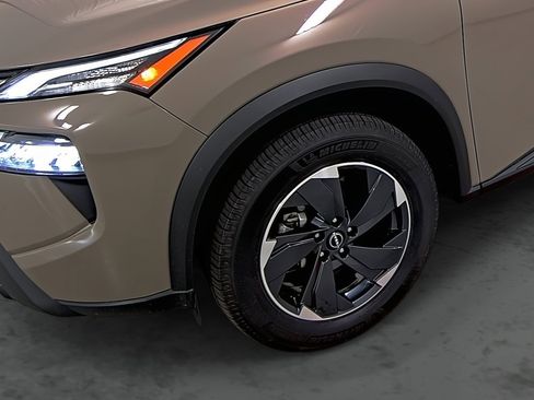 Used 2024 Nissan Rogue SV AWD/4WD image 7