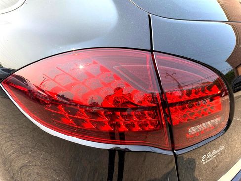 Used 2014 Porsche Cayenne S w/ Comfort Plus Package image 19