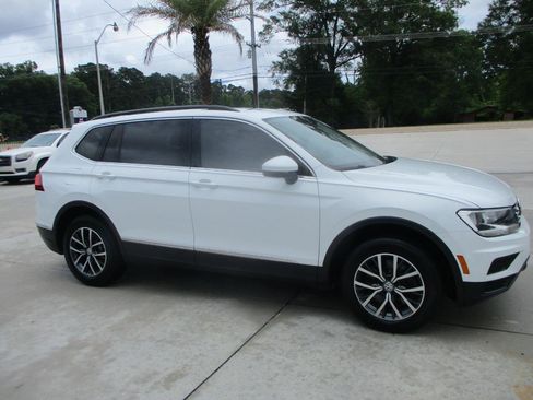 Used 2020 Volkswagen Tiguan SE w/ Panoramic Sunroof Package FWD image 27