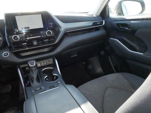 Certified 2024 Toyota Highlander LE image 13