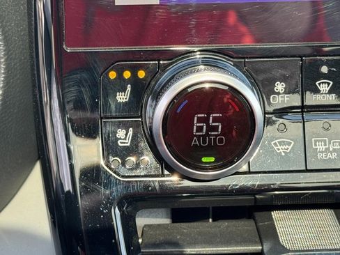 Used 2024 Toyota Highlander Platinum image 23