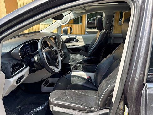 Used 2020 Chrysler Pacifica Limited FWD image 10