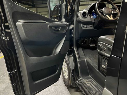 Used 2022 Mercedes-Benz Sprinter 2500 image 20