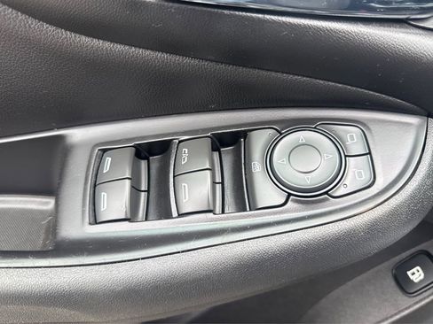 Used 2018 Chevrolet Volt LT w/ Comfort Package FWD image 33