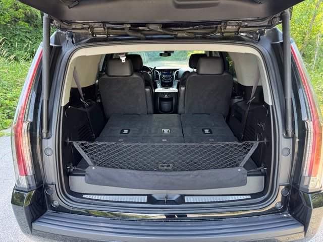 Used 2017 Cadillac Escalade Luxury AWD/4WD image 16