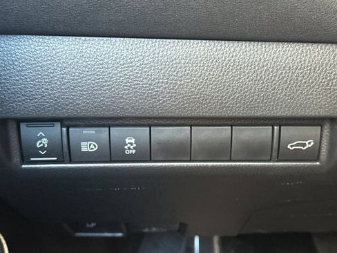 Certified 2024 Toyota Venza LE AWD/4WD image 32