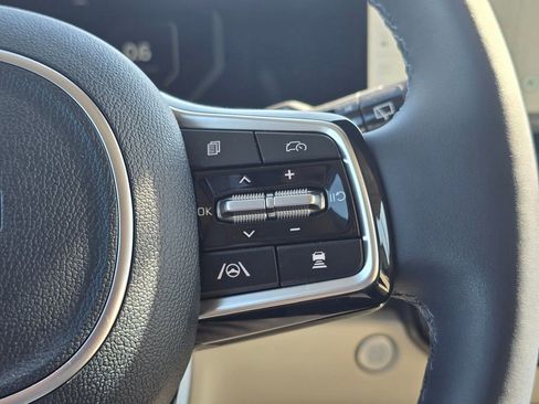 New 2025 Kia Carnival SX Prestige FWD image 38