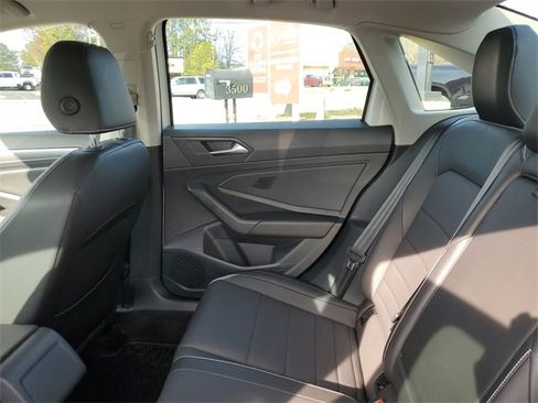 Certified 2023 Volkswagen Jetta SE image 11