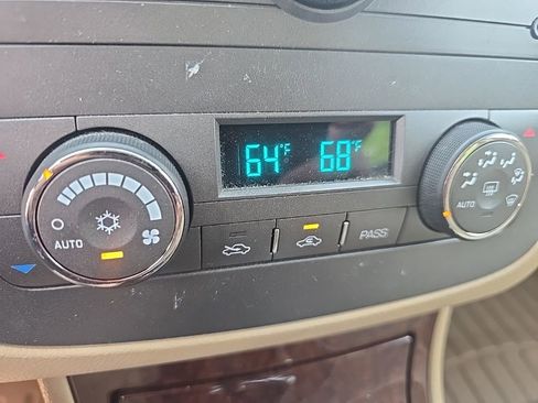 Used 2011 Buick Lucerne CX image 17