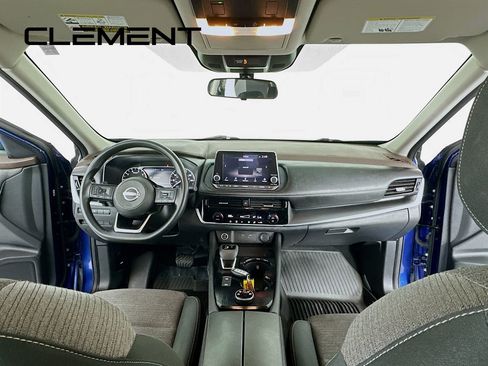 Used 2022 Nissan Rogue SV image 11