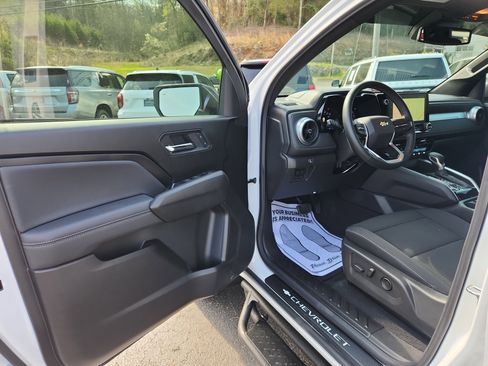 Used 2024 Chevrolet Colorado LT w/ LT Convenience Package II image 10