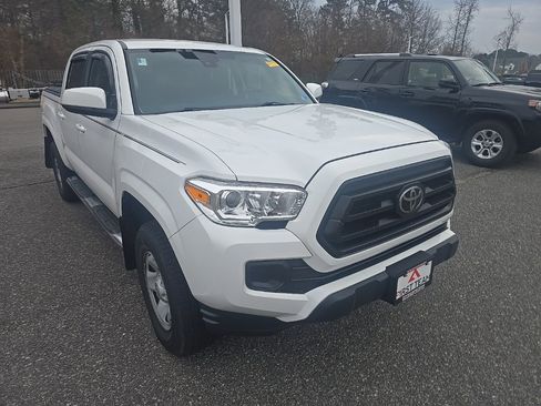 Used 2022 Toyota Tacoma SR image 3