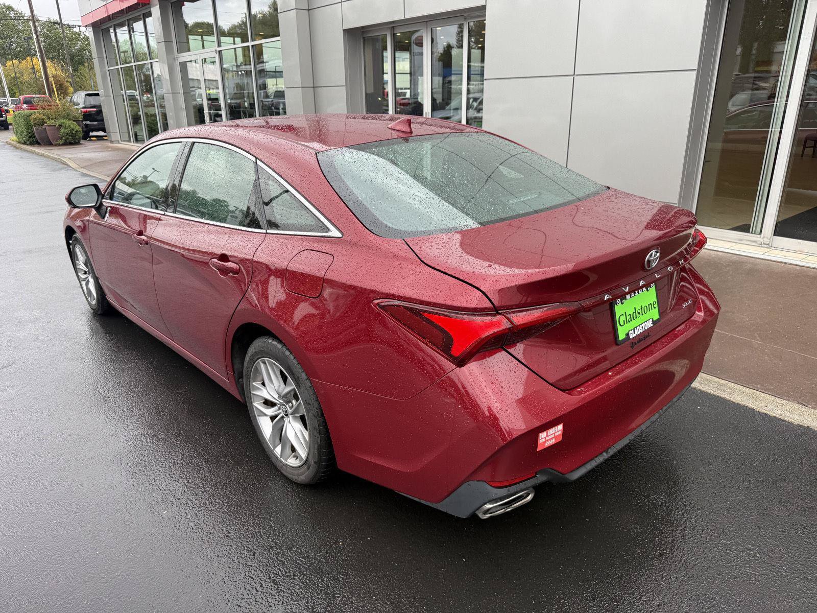 Used 2022 Toyota Avalon XLE FWD image 3