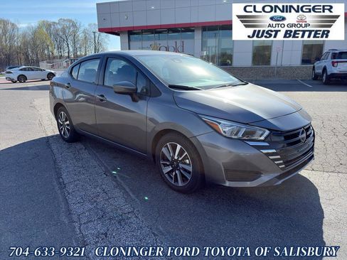 Used 2024 Nissan Versa SV image 1