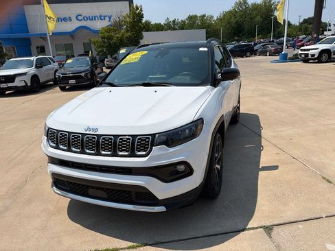 Used 2025 Jeep Compass Limited AWD/4WD image 5