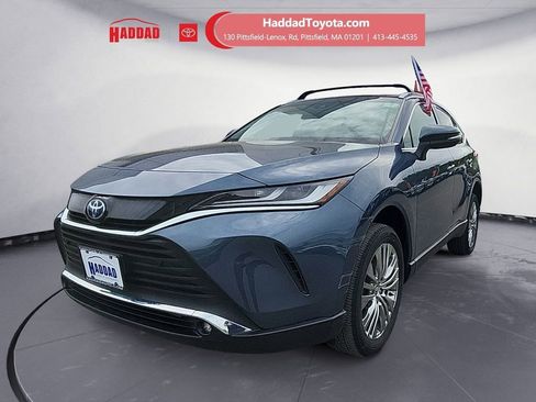 Used 2024 Toyota Venza XLE AWD/4WD image 1