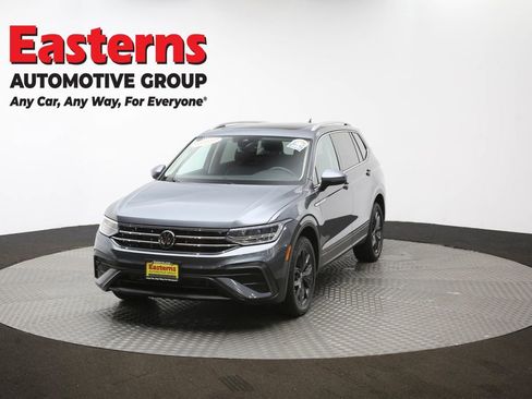 Used 2022 Volkswagen Tiguan SE w/ Panoramic Sunroof Package image 56