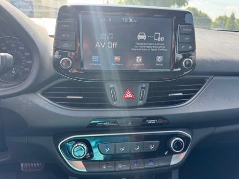 Used 2018 Hyundai Elantra GT FWD image 11