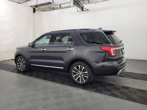 Used 2017 Ford Explorer Platinum image 3