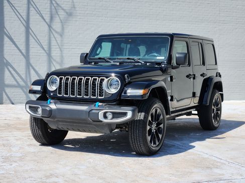 Used 2024 Jeep Wrangler Unlimited Sahara AWD/4WD image 4