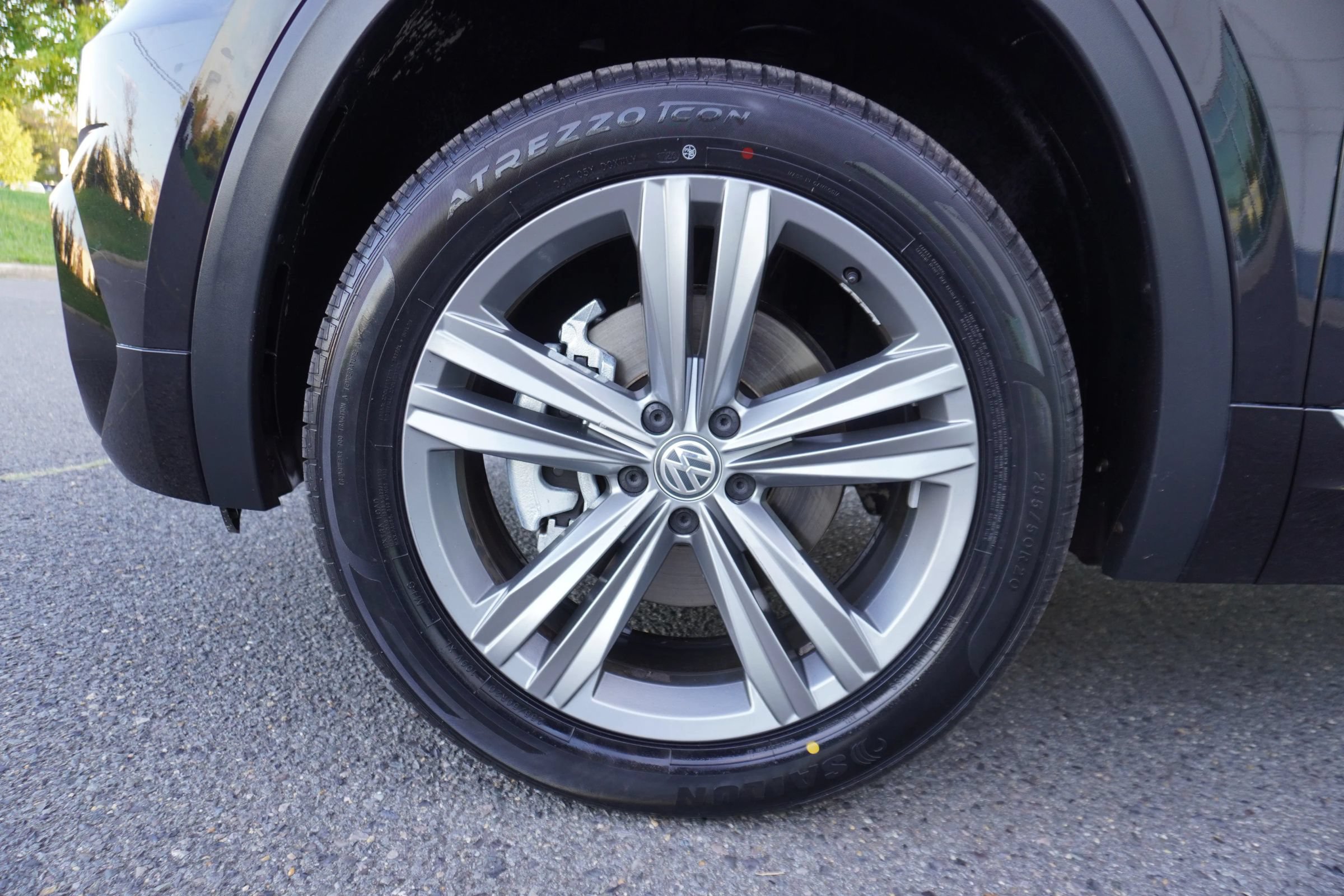 Used 2019 Volkswagen Atlas SEL R-Line AWD/4WD image 28