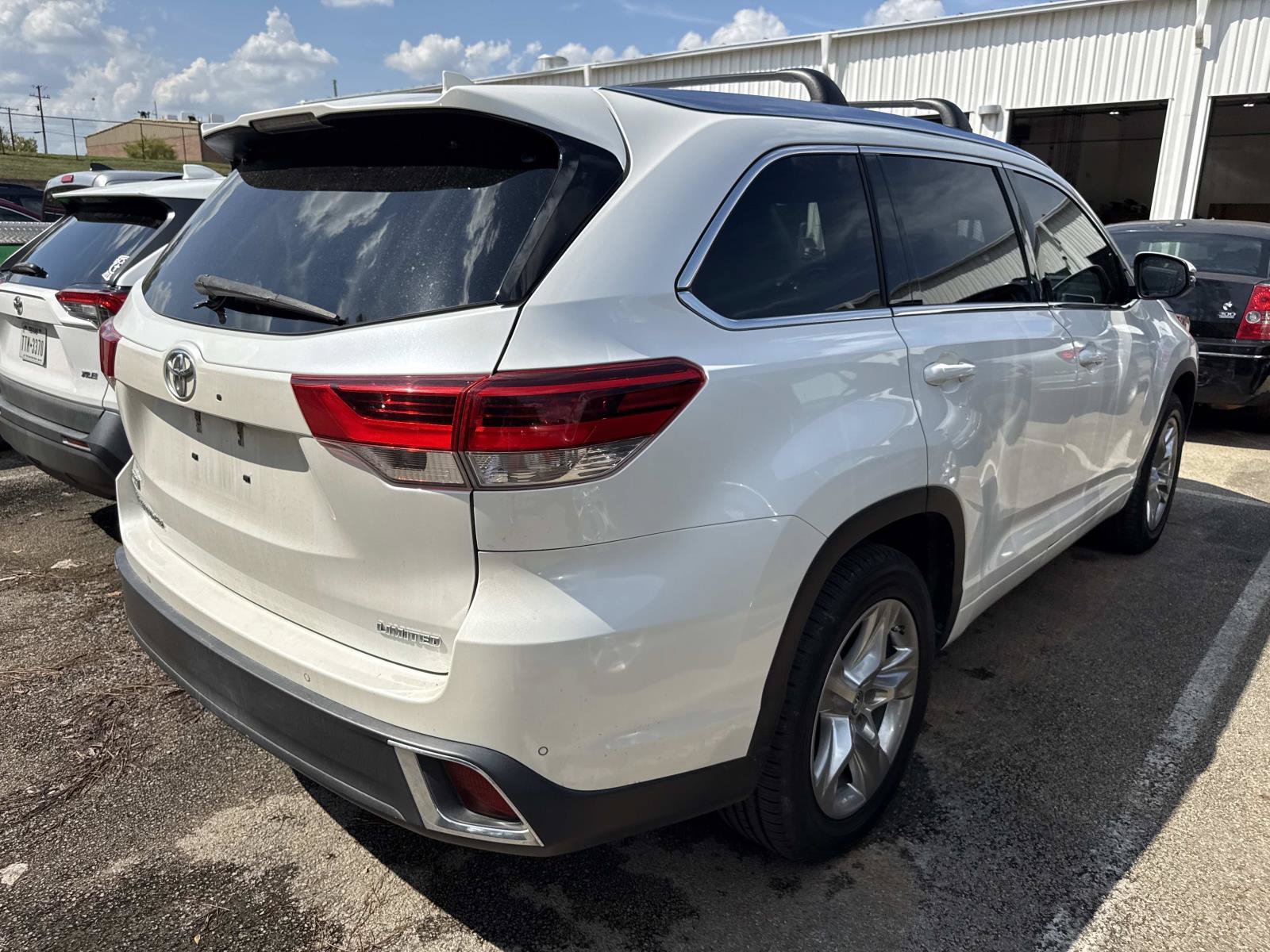 Used 2017 Toyota Highlander Limited FWD image 8
