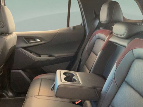 Used 2025 Chevrolet Equinox RS FWD image 30