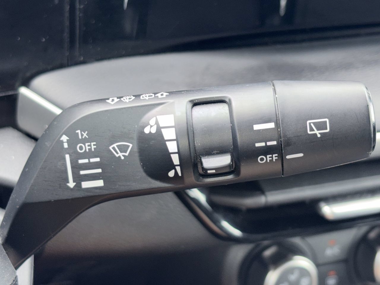 Used 2025 Nissan Kicks S AWD/4WD image 25