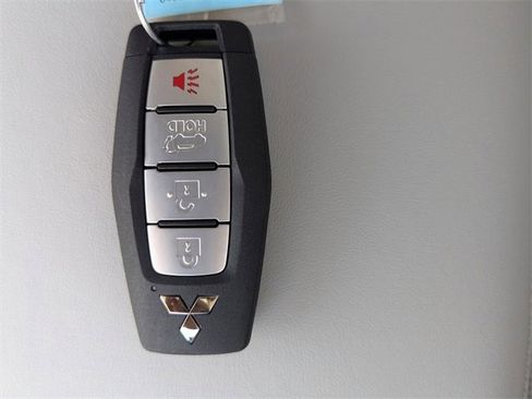 New 2025 Mitsubishi Outlander SEL image 28