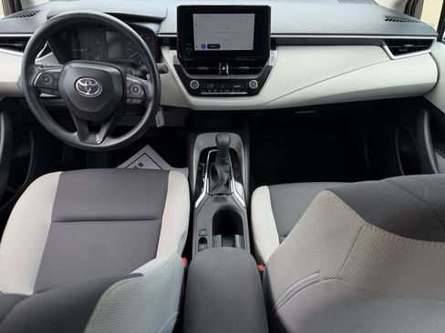 Used 2025 Toyota Corolla LE FWD image 10