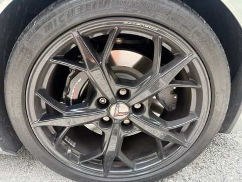 Used 2022 Chevrolet Corvette Stingray Convertible w/ Z51 Performance Package RWD image 9