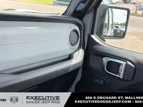 Used 2024 Jeep Wrangler Unlimited AWD/4WD image 21