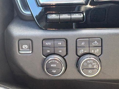 Used 2025 Chevrolet Silverado 2500 LTZ w/ Z71 Chrome Sport Edition image 18