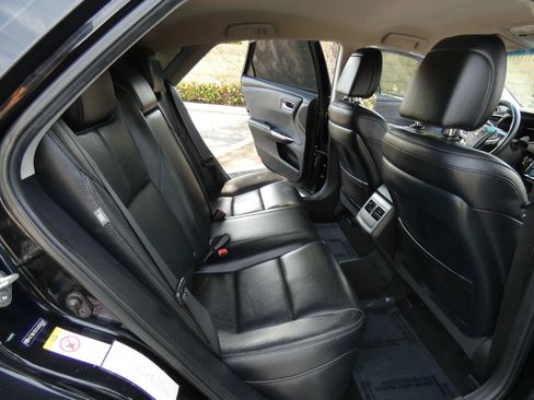 Used 2018 Toyota Avalon XLE image 36