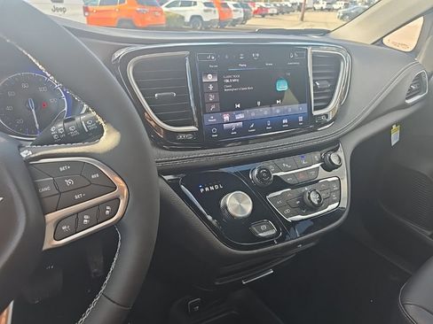New 2026 Chrysler Pacifica Select FWD image 16