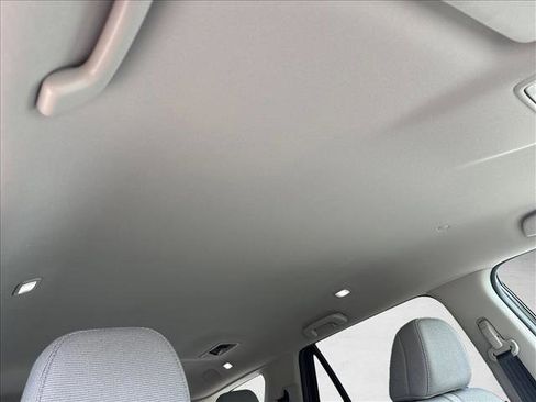 Used 2023 Honda Pilot LX image 25