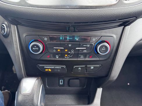 Used 2019 Ford Escape SEL image 11