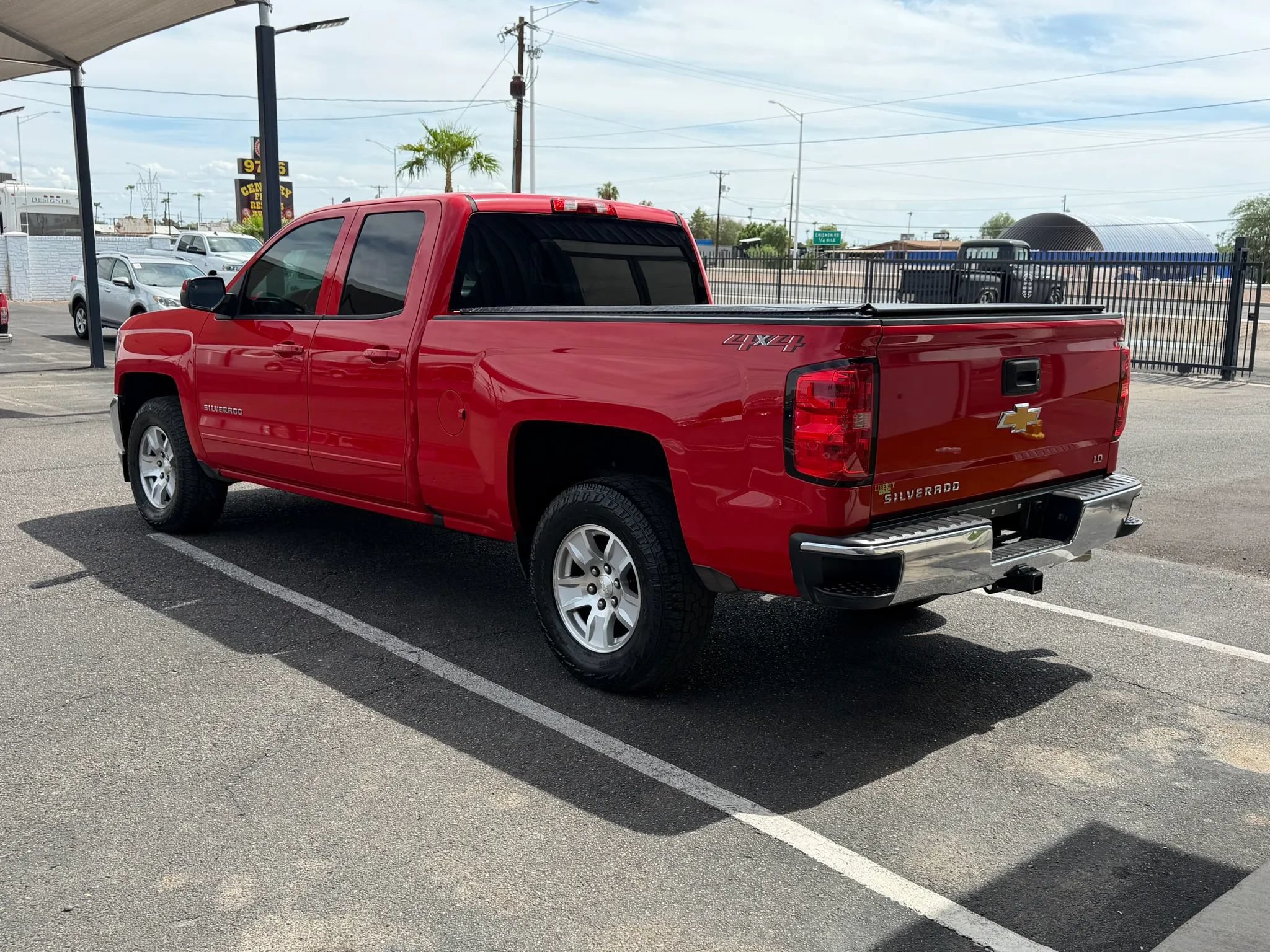 Used 2019 Chevrolet Silverado 1500 LT AWD/4WD image 5