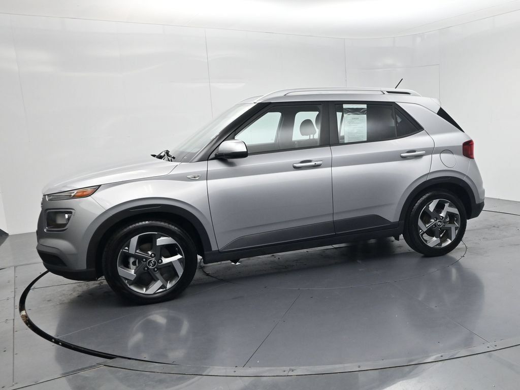 Used 2025 Hyundai Venue SEL FWD image 4