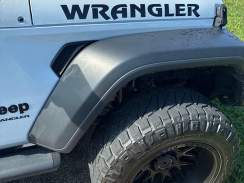 Used 2022 Jeep Wrangler Sport AWD/4WD image 3