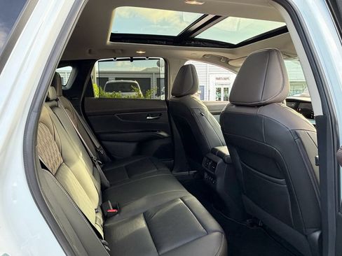 Certified 2025 Nissan Murano Platinum w/ Cargo Package AWD/4WD image 18