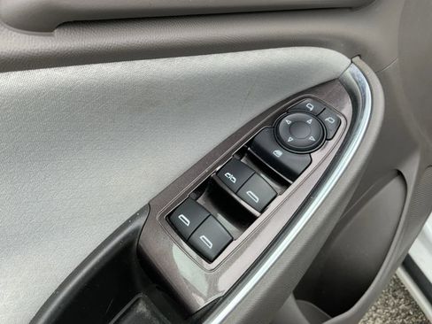 Used 2017 Chevrolet Malibu LT FWD image 15