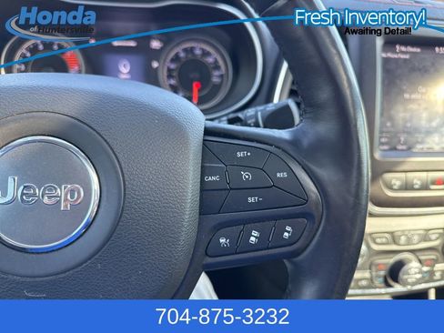 Used 2019 Jeep Cherokee Trailhawk image 27