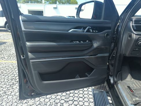 Used 2022 Jeep Grand Wagoneer Series II AWD/4WD image 17