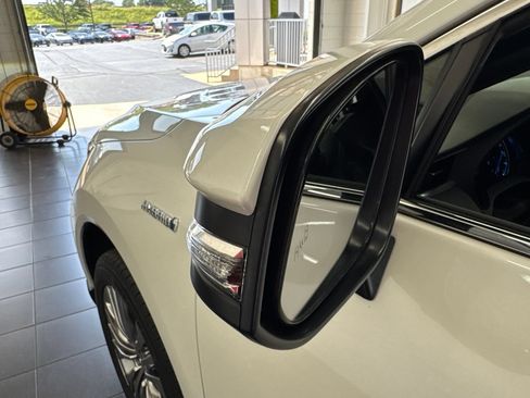 Certified 2021 Toyota Venza Limited AWD/4WD image 13