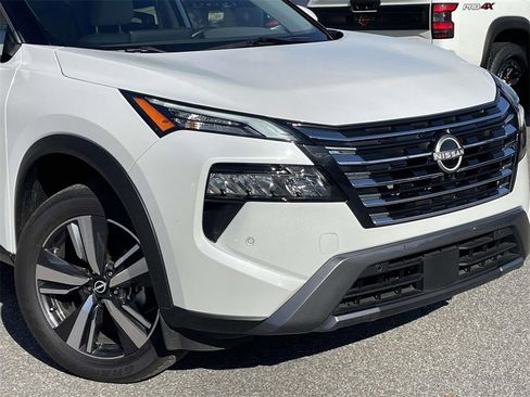 Used 2024 Nissan Rogue SL image 9