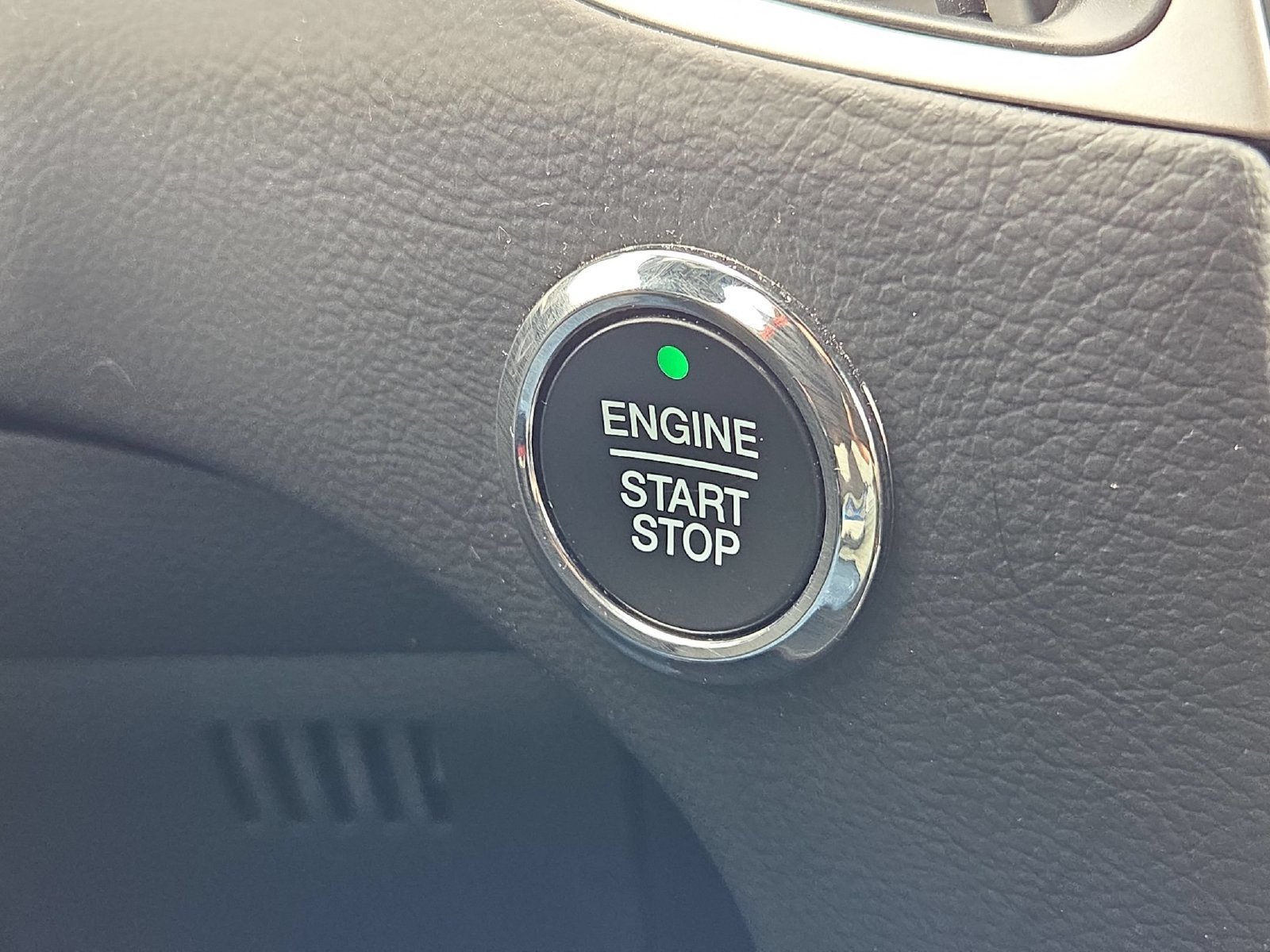 Certified 2024 Ford Edge ST-Line AWD/4WD image 17