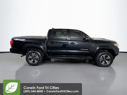Used 2018 Toyota Tacoma 4x4 Double Cab image 17