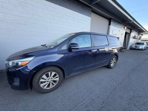 Used 2018 Kia Sedona LX FWD image 6